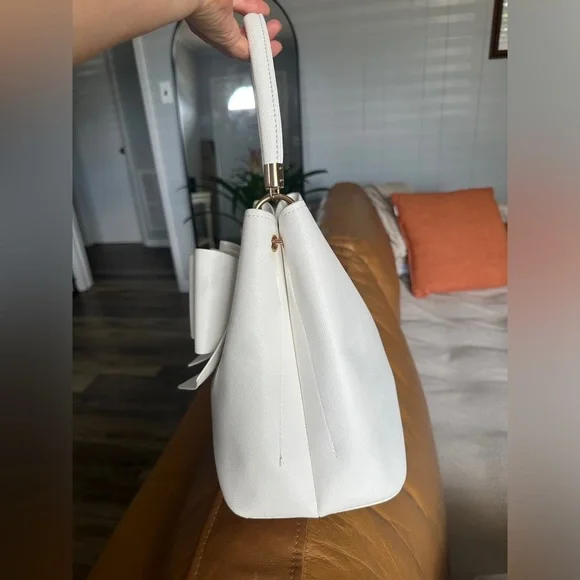 🛍️ Crossi cute bow bag never used. Measurements posted. - Picture 8 of 14